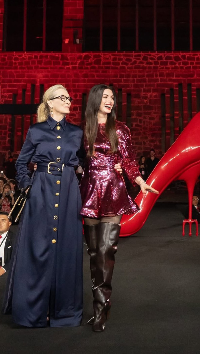 Anne Hathaway và Meryl Streep tham dự thảm đỏ buổi ra mắt phim The Devil Wears Prada 2 tại Bảo tàng Anahuacalli. Ảnh: IGNV