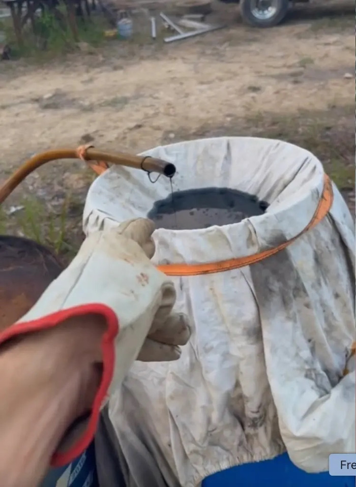 Giá xăng tăng chóng mặt, người đàn ông tự chế nhiên liệu từ dầu ăn gây sốc Ảnh 3