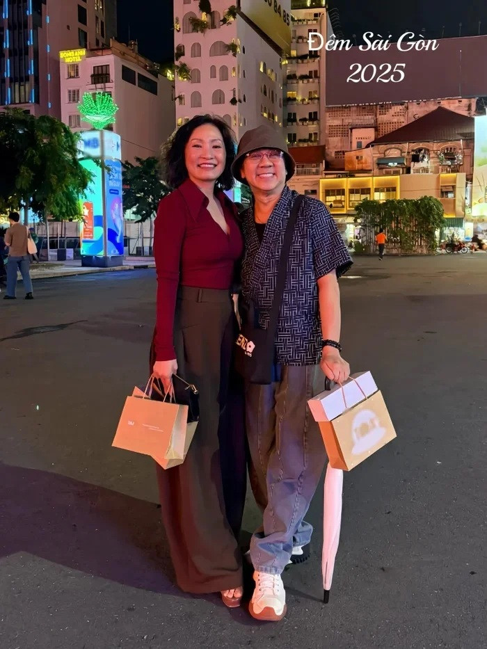 Nghệ sĩ Thành Lộc cùng nghệ sĩ Hồng Đào.