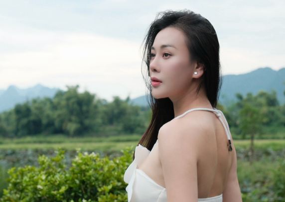 Phương Oanh hiện ưu tiên sự ổn định, trước khi nghĩ đến những kế hoạch dài hơi với nghề