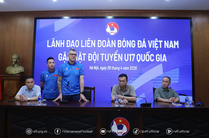 HLV Cristiano Roland cùng U17 Việt Nam đang bước vào hành trình mới với mục tiêu không chỉ là thành tích, mà còn là khát vọng tạo nên dấu ấn cho bóng đá trẻ. Ảnh: VFF