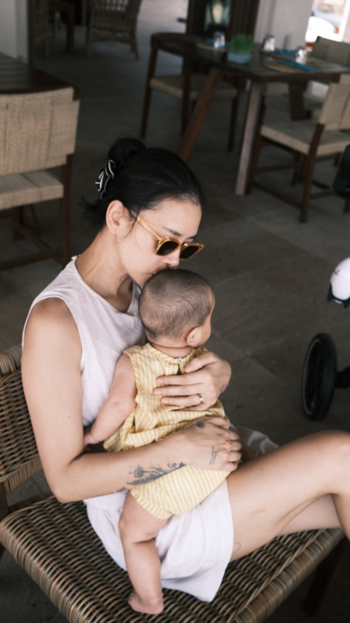 Ngô Thanh Vân thường xuyên chia sẻ về hành trình làm mẹ, nhận được sự quan tâm của nhiều khán giả.