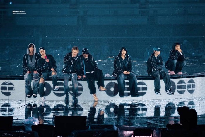 BTS 'kích nổ' tour ARIRANG: Đêm mở màn quy tụ dàn sao hạng A hiếm thấy Ảnh 2