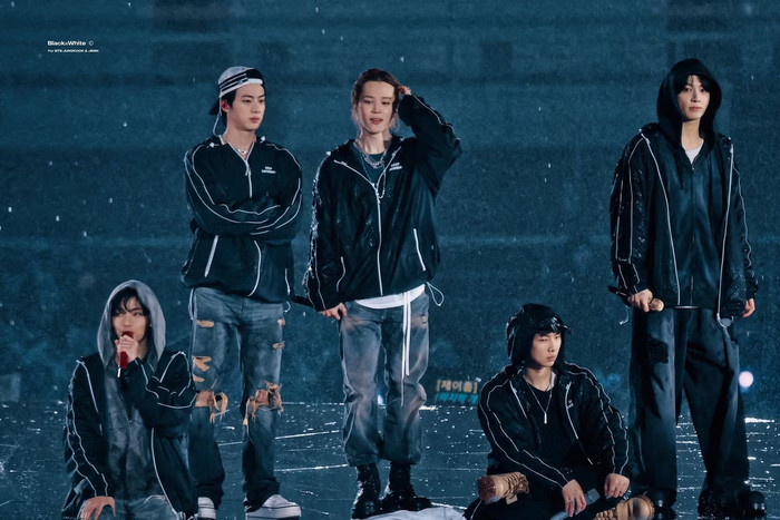 BTS 'kích nổ' tour ARIRANG: Đêm mở màn quy tụ dàn sao hạng A hiếm thấy Ảnh 8
