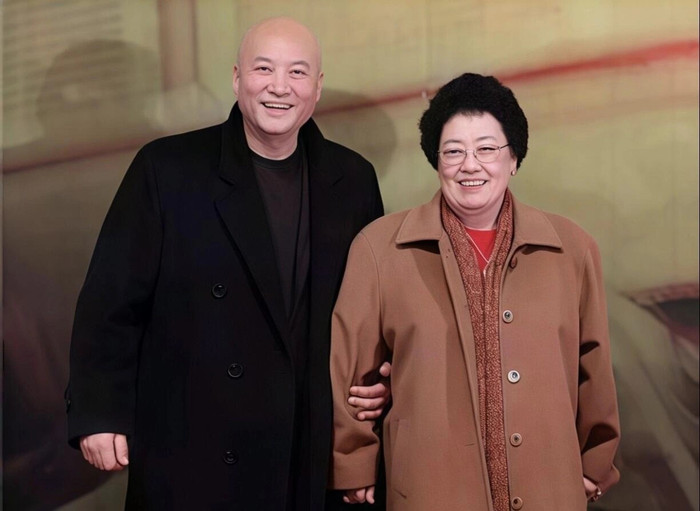 Nữ tý phú và chồng là nam diễn viên Trì Trọng Thuỵ. (Ảnh: Weibo)