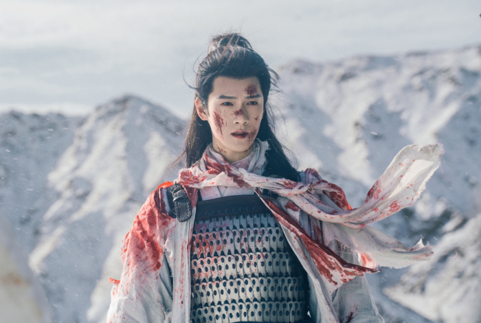 ý Quân Duệ ghi điểm với tạo hình Chư Cát Nguyệt đầy 'chiến tổn' và sắc lạnh