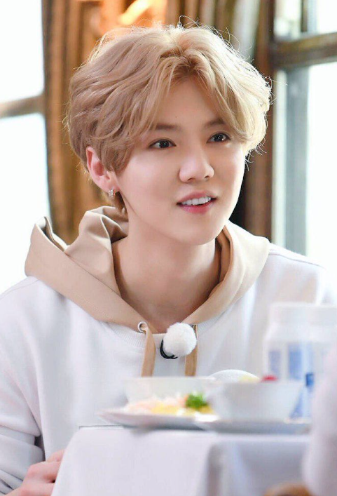 Top 10 mỹ nam sở hữu nhan sắc thanh tú gây sốt màn ảnh Hoa ngữ: Dương Dương, Tiêu Chiến dẫn đầu Ảnh 9