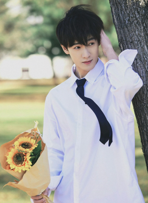 Top 10 mỹ nam sở hữu nhan sắc thanh tú gây sốt màn ảnh Hoa ngữ: Dương Dương, Tiêu Chiến dẫn đầu Ảnh 5