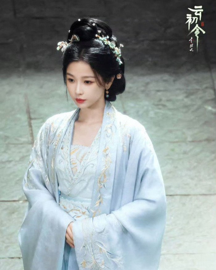 Tạo hình cổ trang đầy khí chất của Ngu Thư Hân trong dự án phim Vân Sơ Lệnh. - Ảnh: Sohu