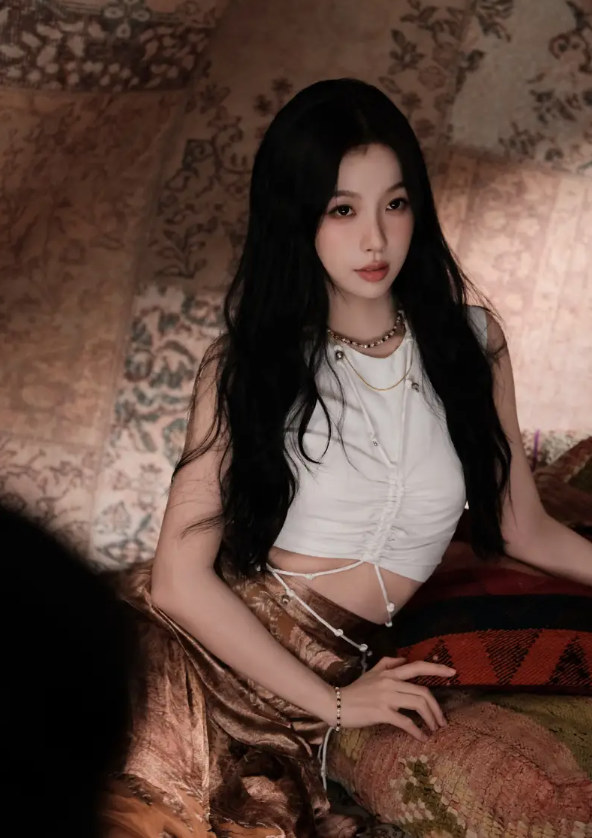 Thần thái tự tin giúp mỹ nhân sinh năm 1995 khẳng định vị thế ngôi sao hạng A. - Ảnh: Sohu