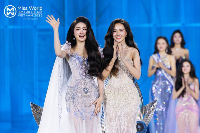 Phương Oanh bật khóc khi đăng quang tại chung kết Miss World Vietnam 2025 vào cuối tháng vừa qua. Ảnh: Miss World Vietnam