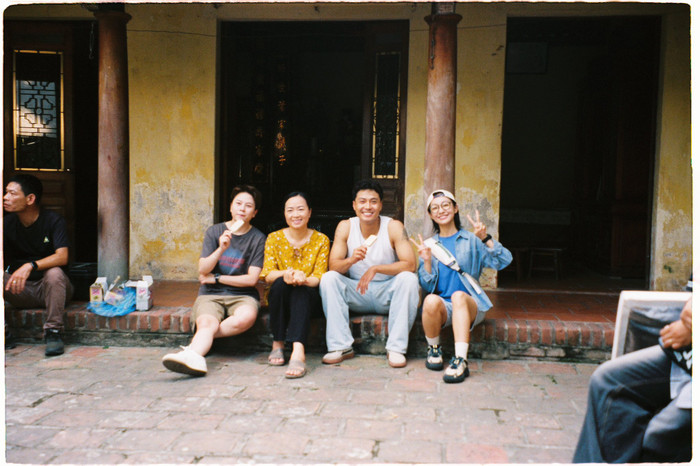 Thanh Sơn đăng tải loạt ảnh hậu trường của phim Đồng Hồ Đếm Ngược (Ảnh: FBNV).