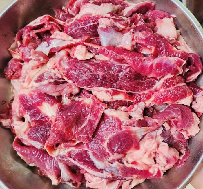 Mỡ bò là phần được nhiều người yêu thích vì độ béo và giòn.