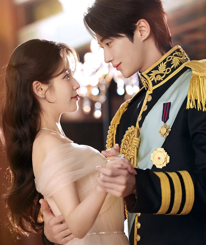 Perfect Crown do IU đóng chính vừa chính thức đã gây sốt màn ảnh nhỏ.