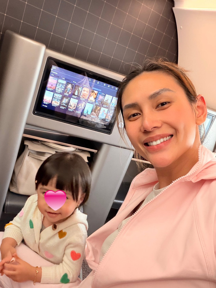 Võ Hoàng Yến và con gái về lại Việt Nam sau thời gian dài qua Mỹ.