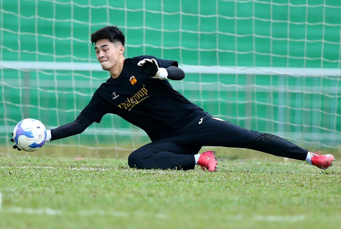 Thủ môn Trần Trung Kiên đã có pha cứu thua đẳng cấp giúp HAGL thắng Nam Định ngay tại sân Thiên Trường. Ảnh: HAGL FC