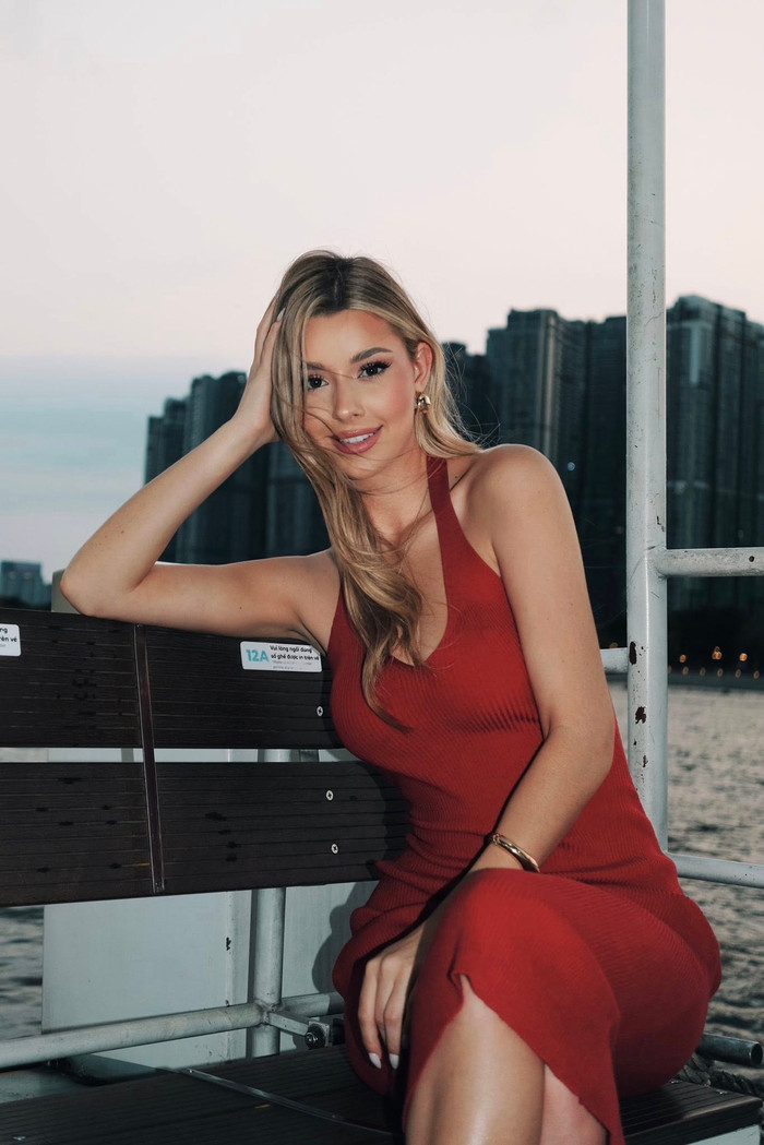 Yolina tích cực tham gia nhiều hoạt động sau gần nửa năm đăng quang tại Miss Cosmo 2025. Ảnh: FBNV