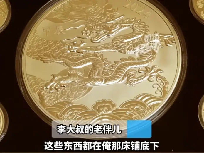 Phát hiện 'kho vàng' dưới gầm giường chồng bệnh, người vợ 'chết lặng' khi biết sự thật Ảnh 1