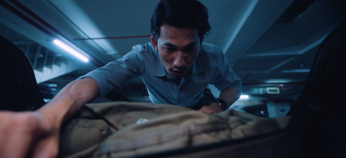 Nhân vật chính bị cuốn vào vòng xoáy tiền bạc, đạo đức và niềm tin