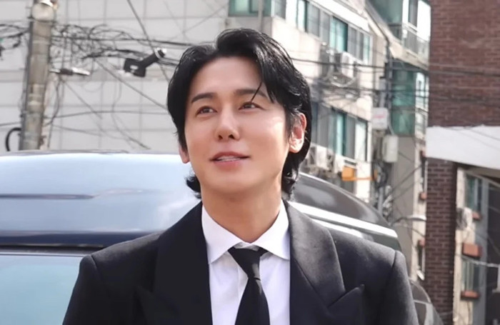 Nam ca sĩ ngã từ tầng 11 chung cư, sống sót thần kỳ Ảnh 2