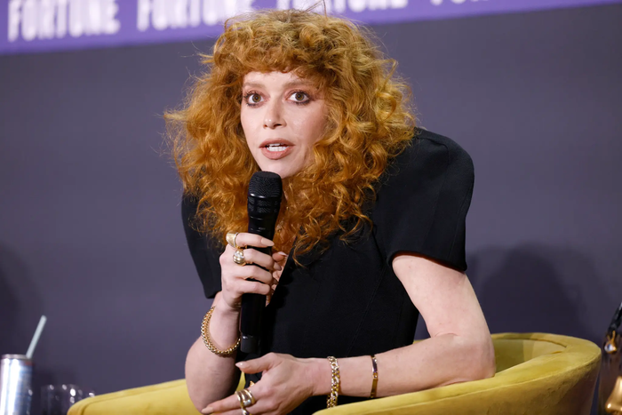 Nữ diễn viên Natasha Lyonne về ồn ào bị mời khỏi máy bay mới đây.
