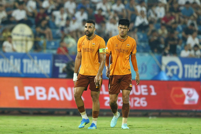 HAGL không chỉ tạo địa chấn trước Nam Định FC, mà còn có một điểm sáng là trung vệ 18 tuổi Đinh Quang Kiệt khiến Nguyễn Xuân Son ‘tắt điện’. Ảnh: HAGL FC