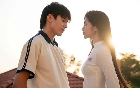 Một phân cảnh của Vĩnh Đam và Á Hậu Minh Kiên trong Bus: Chuyến Xe Một Chiều