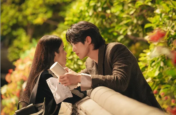 Với đà tăng trưởng hiện tại, Perfect Crown do IU đóng chính được dự đoán sẽ tiếp tục thiết lập thêm nhiều cột mốc mới về rating trong thời gian tới.