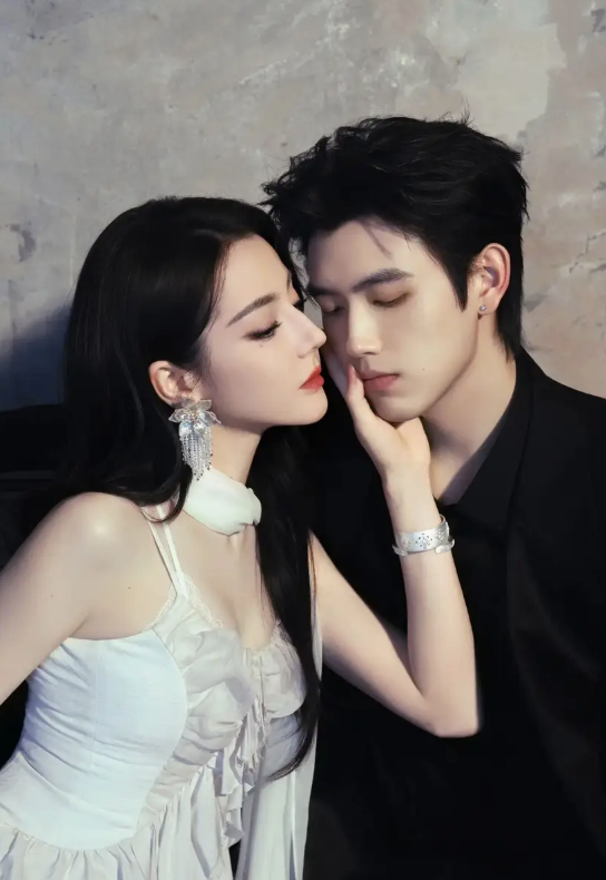 Địch Lệ Nhiệt Ba và Trần Phi Vũ đang góp mặt trong dự án cổ trang Bạch Nhật Đề Đăng.