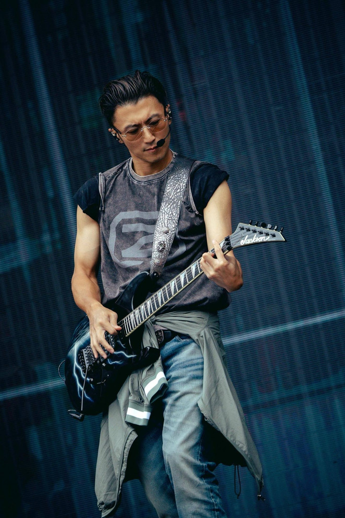 Chương Tử Di xuất hiện tại concert Tạ Đình Phong, phản ứng của khán giả gây chú ý Ảnh 1