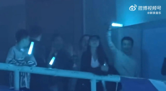 Chương Tử Di xuất hiện tại concert Tạ Đình Phong, phản ứng của khán giả gây chú ý Ảnh 3