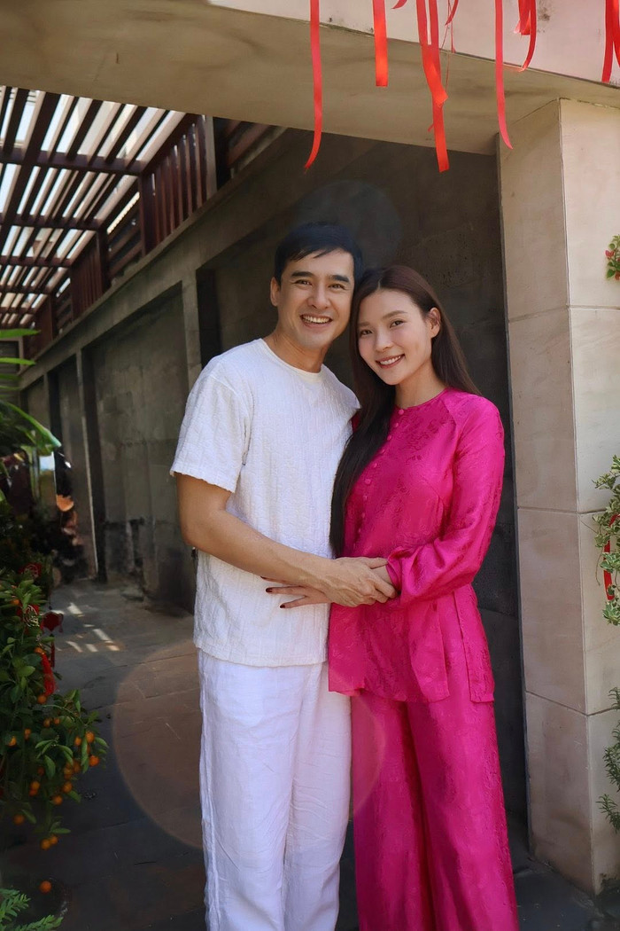 Ở ngoài đời, Lương Thế Thành hết mực yêu thương Thuý Diễm và con trai đầu lòng. Ảnh: FBNV