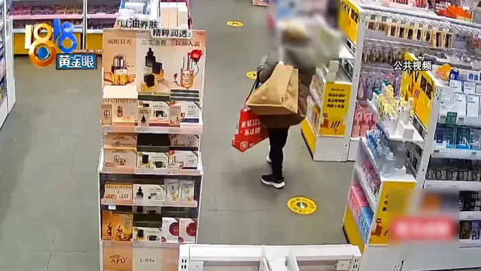 Đi siêu thị, người phụ nữ có hành động khó chấp nhận Ảnh 1