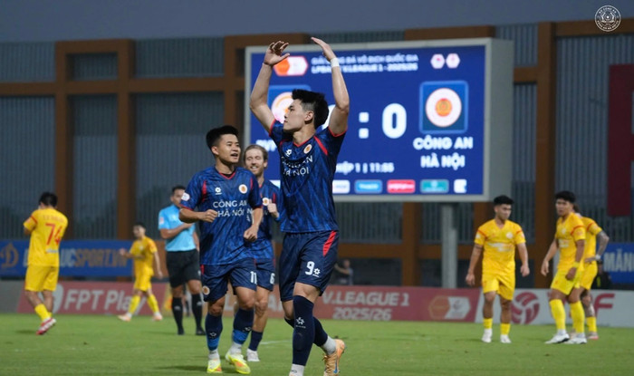 Đình Bắc đã bỏ lỡ cơ hội khó tin, và CAHN đánh rơi chiến thắng theo cách tiếc nuối. Ảnh: CLB CAHN