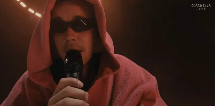 Justin Bieber xuất hiện trên sân khấu lễ hội âm nhạc đình đám Coachella.