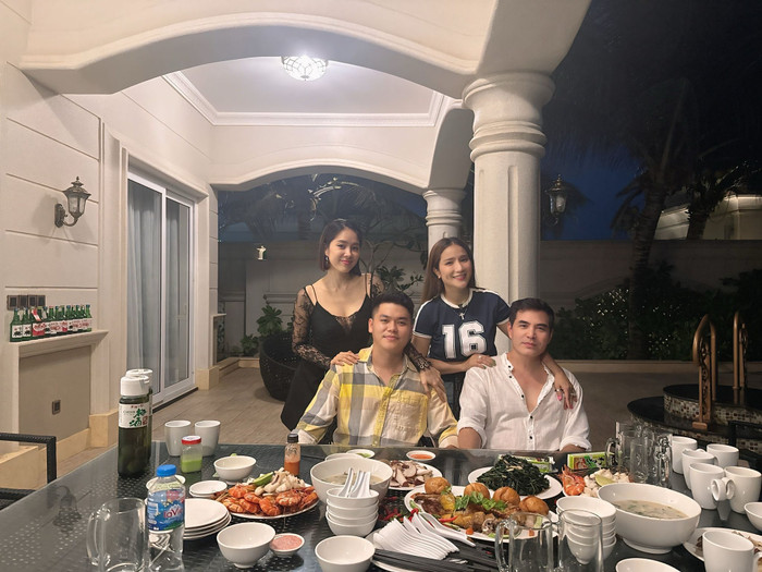 Vợ chồng Lê Phương hội ngộ Cát Tường và Trung Dũng. Ảnh: FBNV