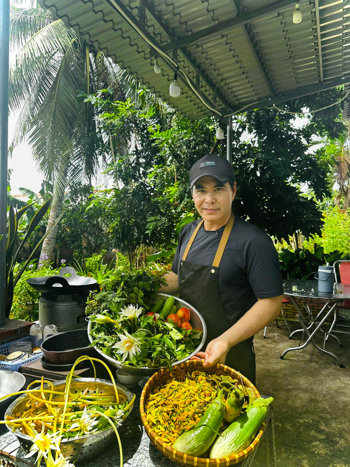 Trung Dũng sống độc thân. Ngoài hoạt động nghệ thuật, nam diễn viên còn có sở thích vào bếp nấu nhiều món ngon.