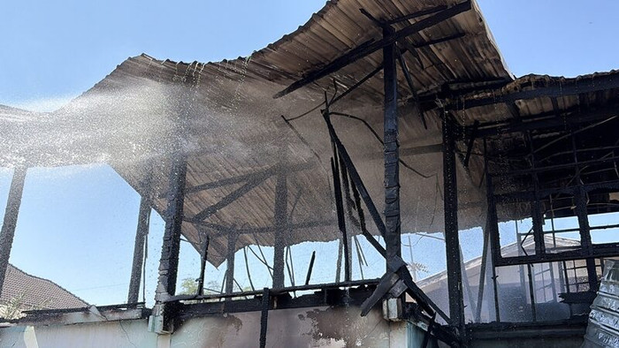 Cháy nhà nữ ca sĩ nổi tiếng, toàn bộ tài sản tiêu tan Ảnh 2