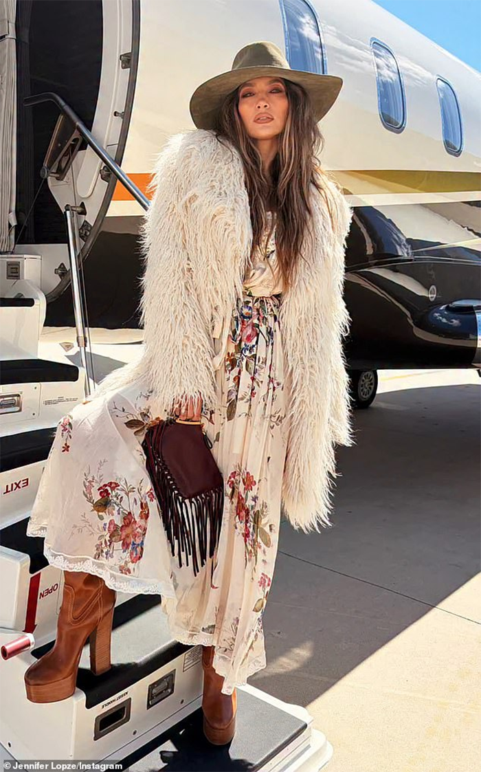 Jennifer Lopez dần cân bằng được cuộc sống sau biến cố hôn nhân.