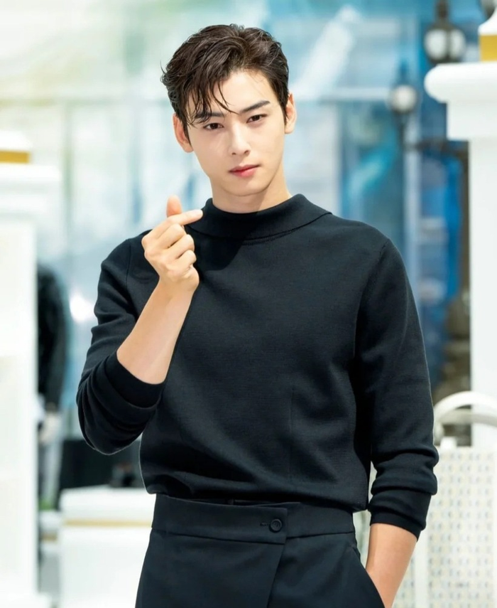 Động thái xin lỗi của Cha Eun Woo trở thành chủ đề bàn luận của cư dân mạng.