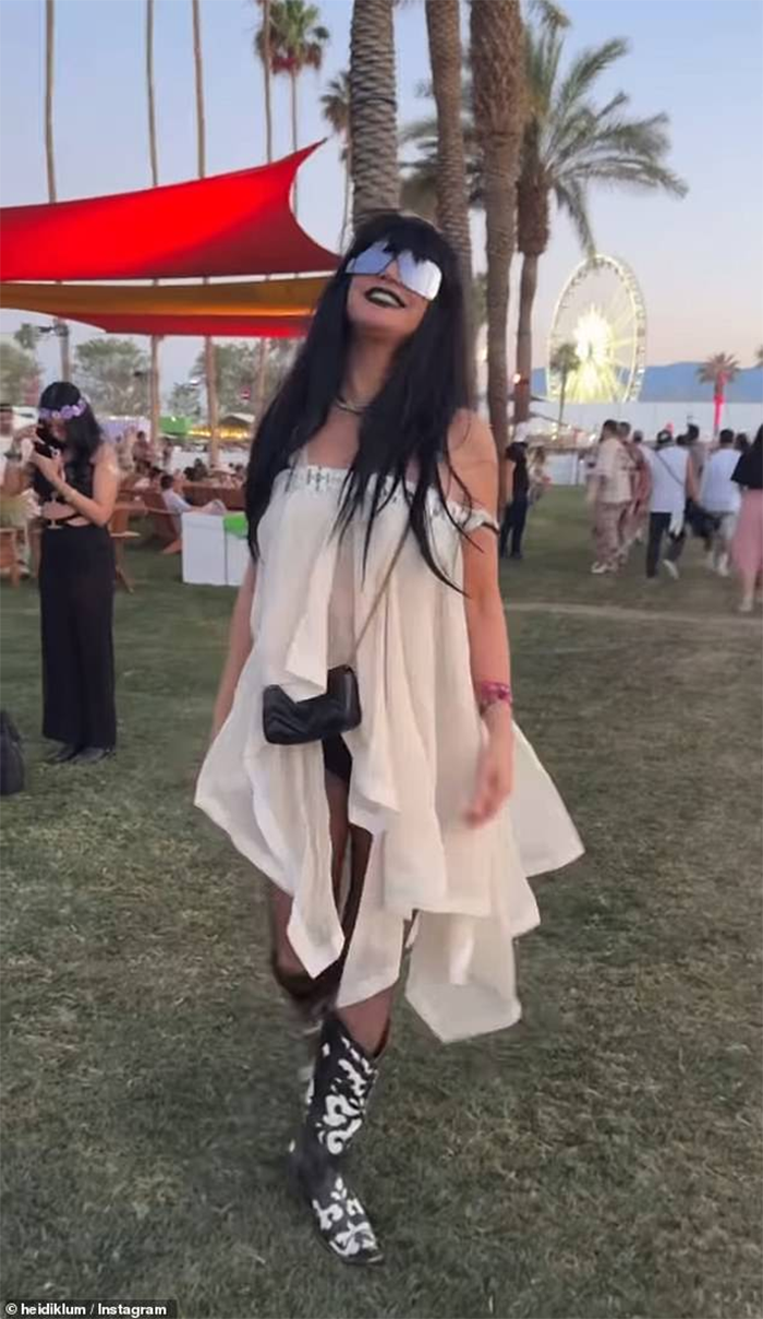 Siêu mẫu huyền thoại 52 tuổi gây sốc với màn cải trang tại Coachella Ảnh 1