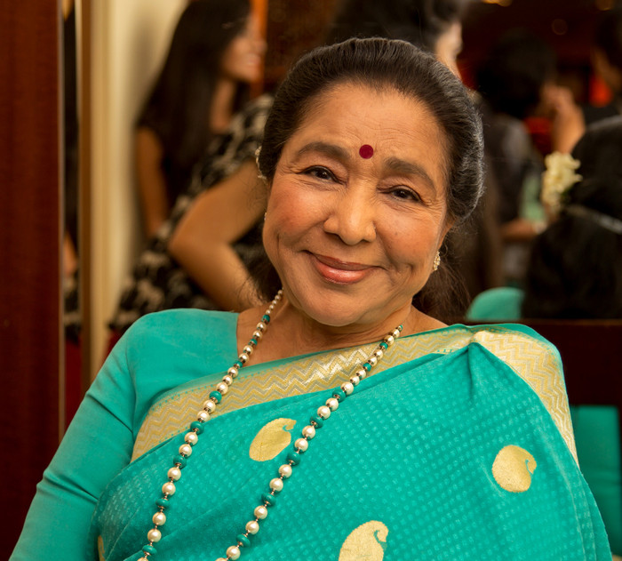 Asha Bhosle, người phụ nữ huyền thoại của Bollywood qua đời ở tuổi 92 Ảnh 3