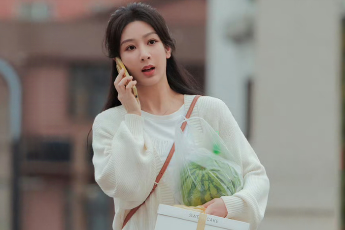 Trong Thừa Hoan Ký, Mạch Thừa Hoan đạt 190 triệu nhiệt. Nhân vật đại diện cho phụ nữ hiện đại, từng bị ràng buộc bởi gia đình trước khi tìm kiếm sự độc lập. Hành trình trưởng thành của cô nhận được nhiều sự đồng cảm.