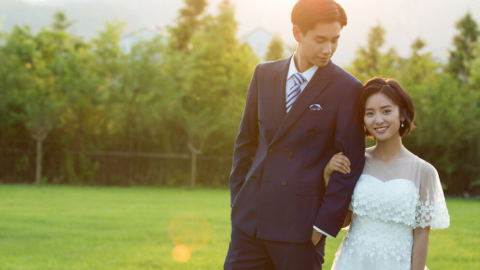 Mang màu sắc nhẹ nhàng, bộ phim kể câu chuyện thanh xuân giữa Trần Tiểu Hy và Giang Thần - hai người bạn lớn lên cùng nhau. Nhờ nội dung giản dị, dễ tiếp cận, phim nhanh chóng được khán giả trẻ yêu thích và lan tỏa mạnh mẽ trên các nền tảng trực tuyến.