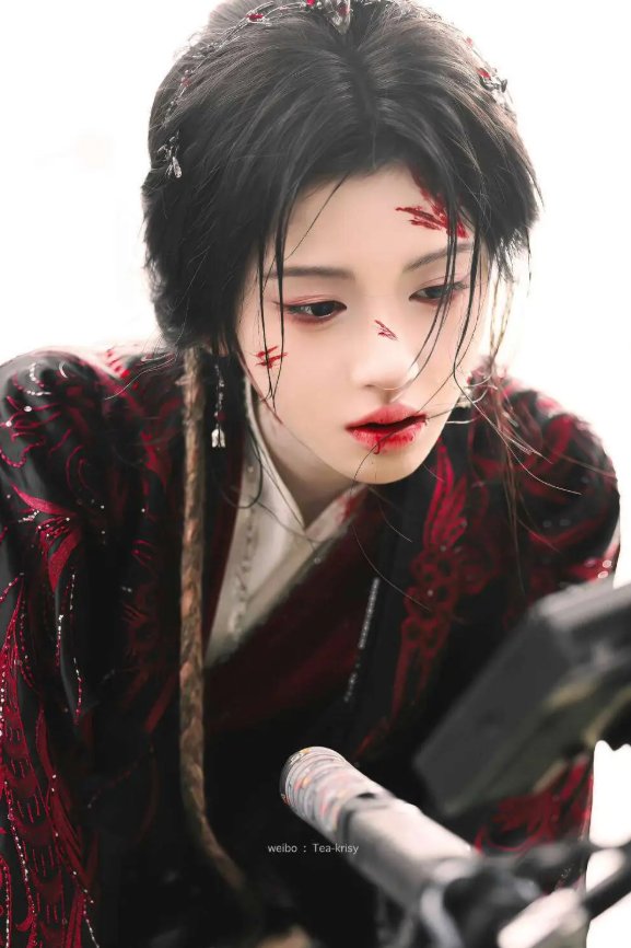 Không ít người cho rằng gương mặt của Cúc Tịnh Y quá hoàn hảo, thiếu tự nhiên, thậm chí bị ví như ảnh dựng bằng AI.