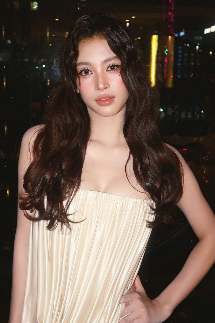 Tiểu Vy được nhận xét đang dần thay đổi hình ảnh trở nên quyến rũ, gợi cảm hơn. Ảnh: FBNV