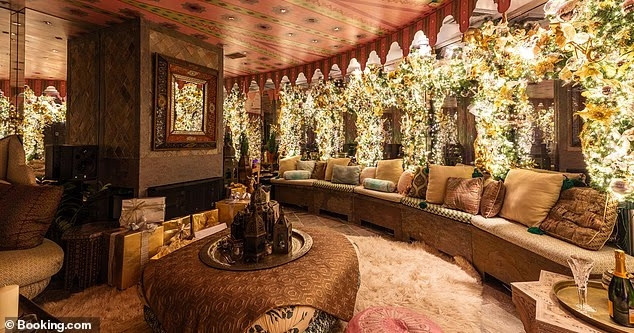 Xôn xao nữ ca sĩ nổi tiếng rao bán biệt thự 700 tỷ đồng để trả nợ Ảnh 1