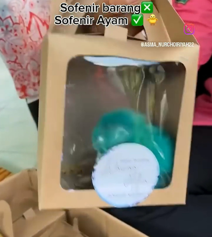 Đi đám cưới, cặp đôi tặng quà cho cô dâu chú rể gây bức xúc Ảnh 2