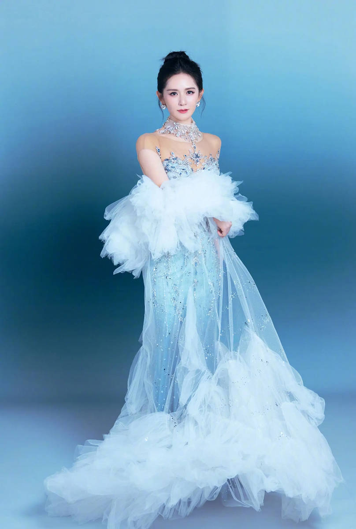 Tạ Na gây sốt với tạo hình 'nàng tiên biển'. (Ảnh: Weibo)