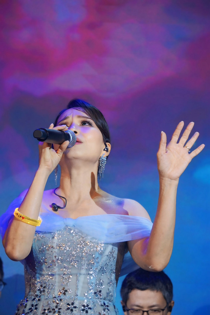 Cẩm Ly hát hit nổi tiếng nhất sự nghiệp, hàng trăm khán giả phản ứng Ảnh 3